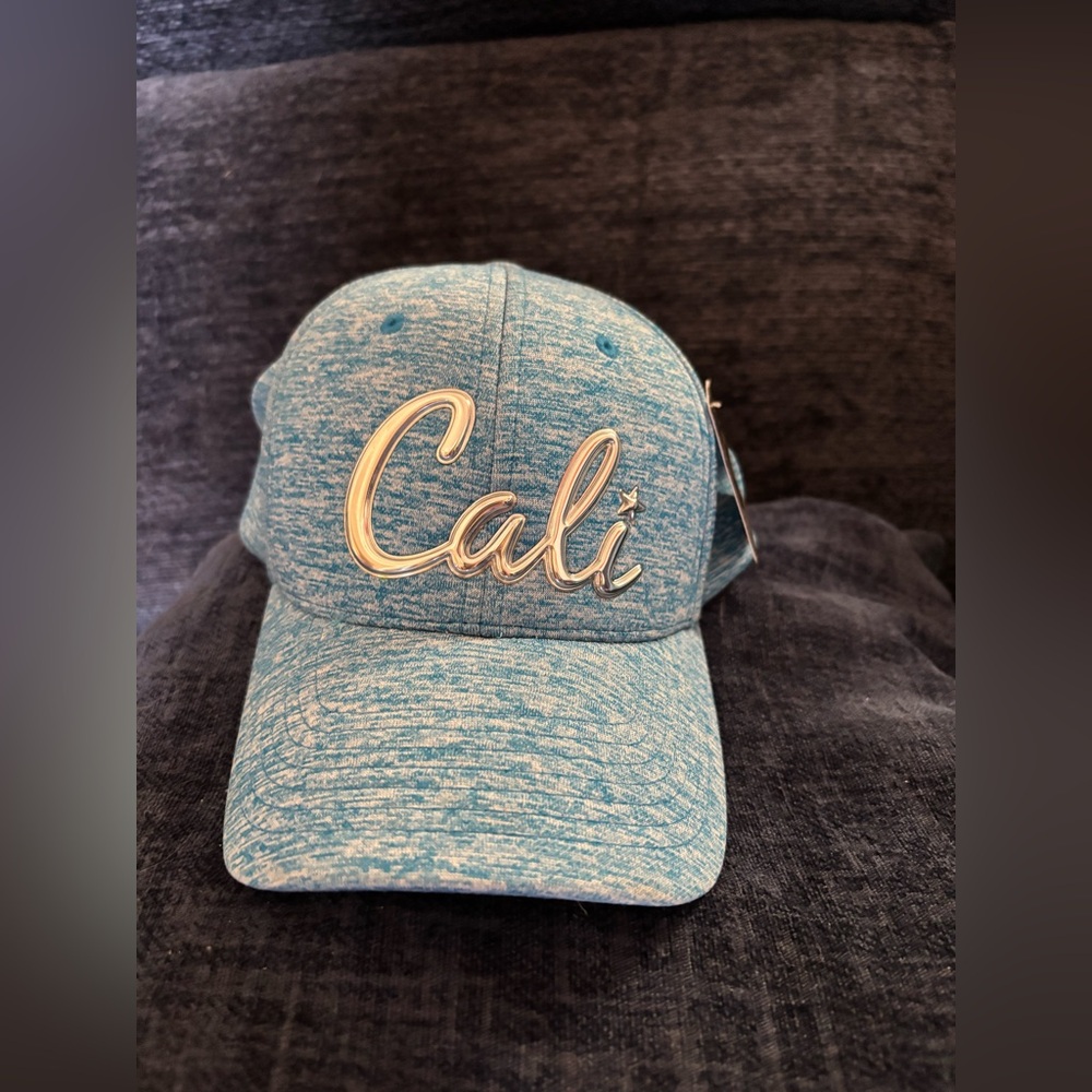 NWT Cali Hat Flexifit Size S/M